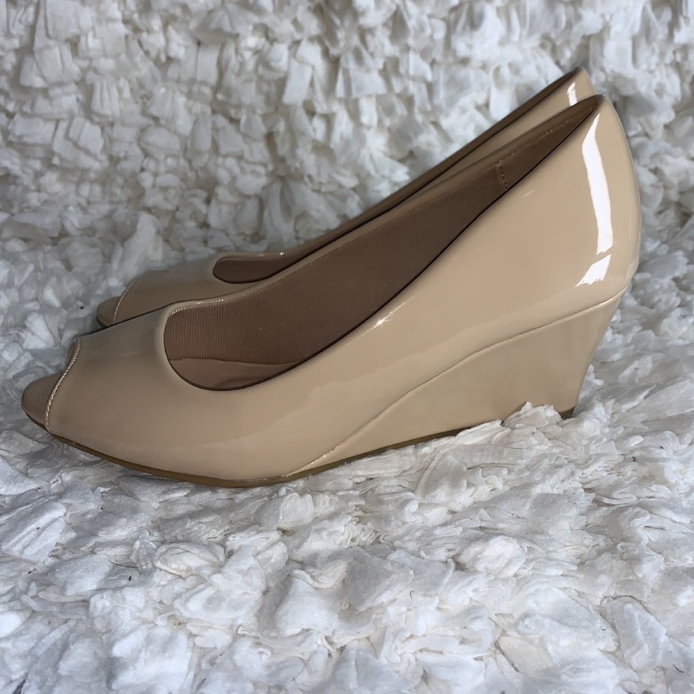 Forever Size 6.5 Like New Wedges - Picture 3 of 7